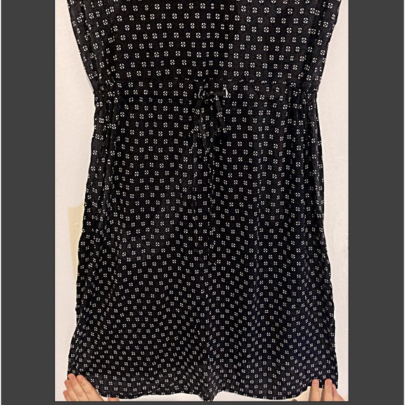 H&M🛍
Women’s T-Shirt Dress 👗 Adjustable Tie Waist. Navy & White pattern
Size:M - Picture 4 of 9